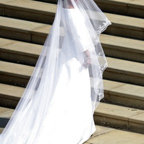A Classic Is New Again: Drop Bridal&nbsp;Veils