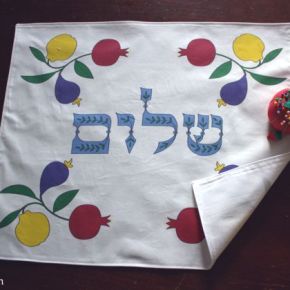 Add a lining to a challah cover with this simple&nbsp;technique