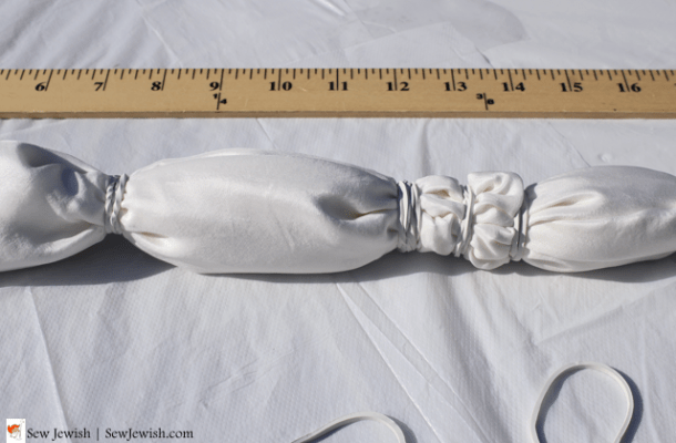 Canopy for tie-dye with elastic bands close up