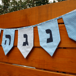 A free Hanukkah pennant pattern for the Hebrew letter&nbsp;set