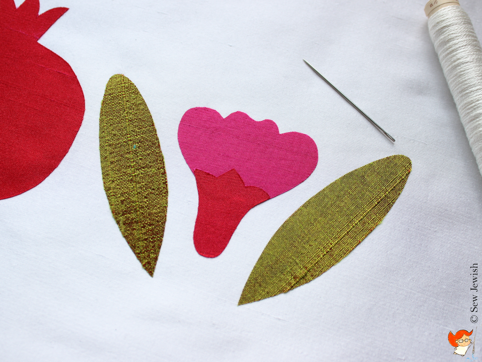 Pomegranate flower and leaves appliques in silk Dupioni